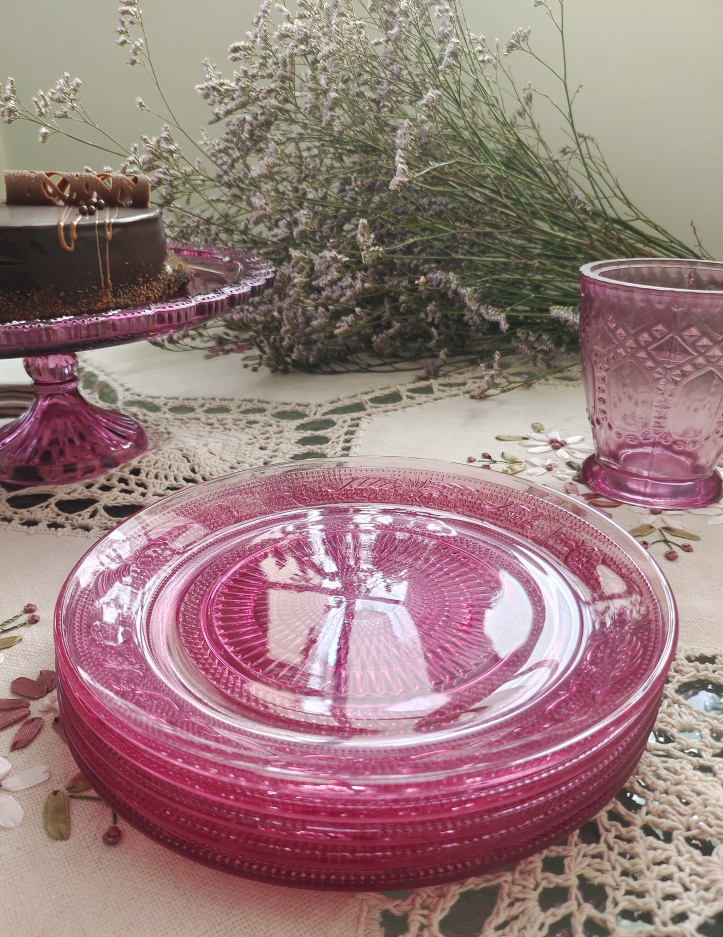 Delicate dessert plates