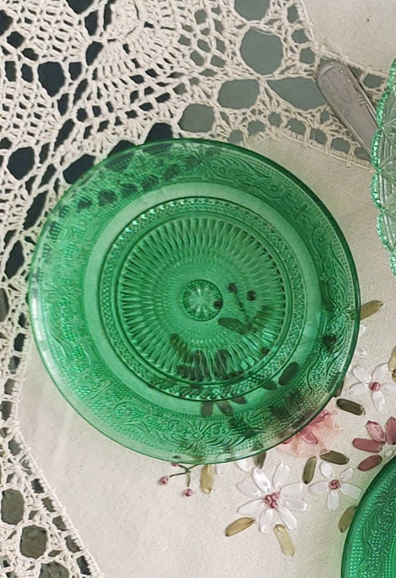 Delicate dessert plates