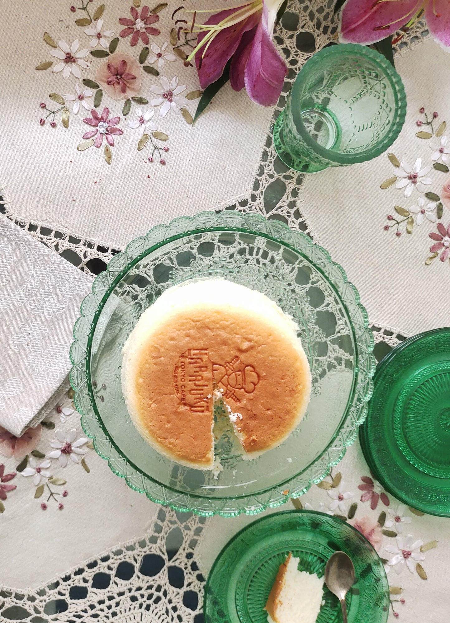 Delicate glass cake stand
