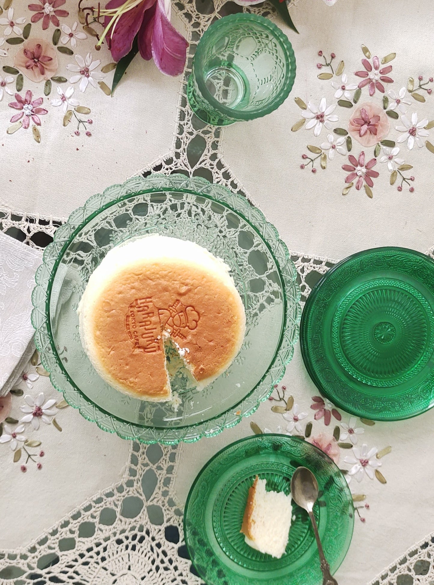 Delicate dessert plates