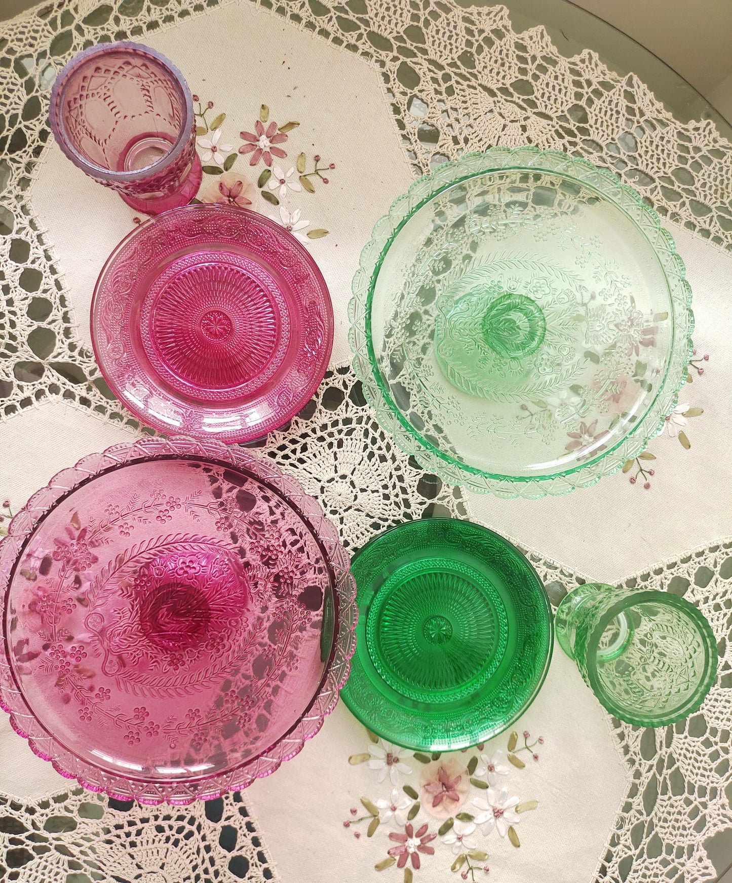 Delicate glass cake stand